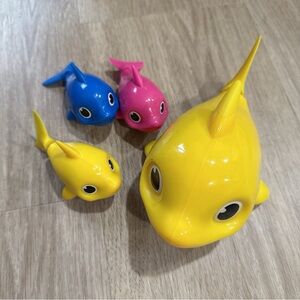 ZURU Robo Alive Junior Baby Shark set of 4